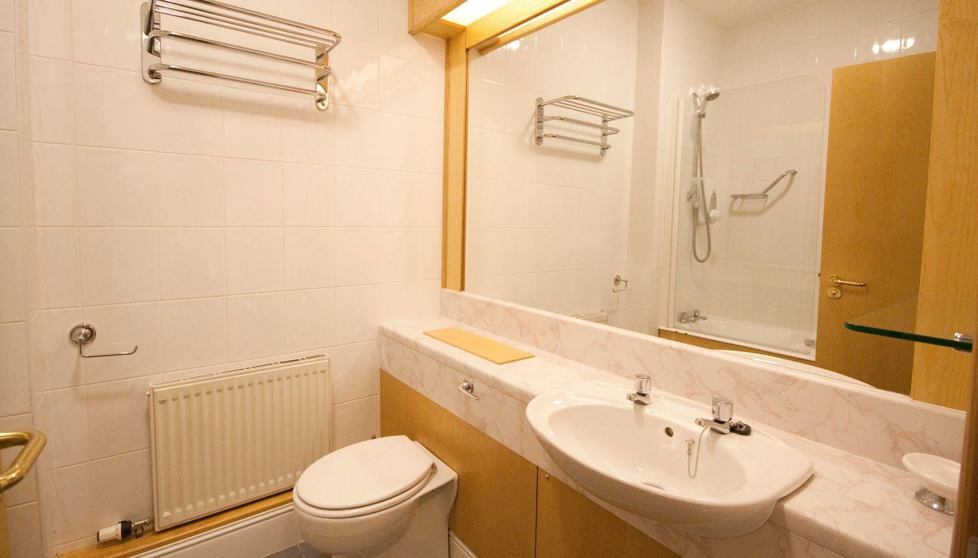 לינה וארוחת בוקר סוורדס Dublin Airport Manor By Thekeycollections מראה חיצוני תמונה
