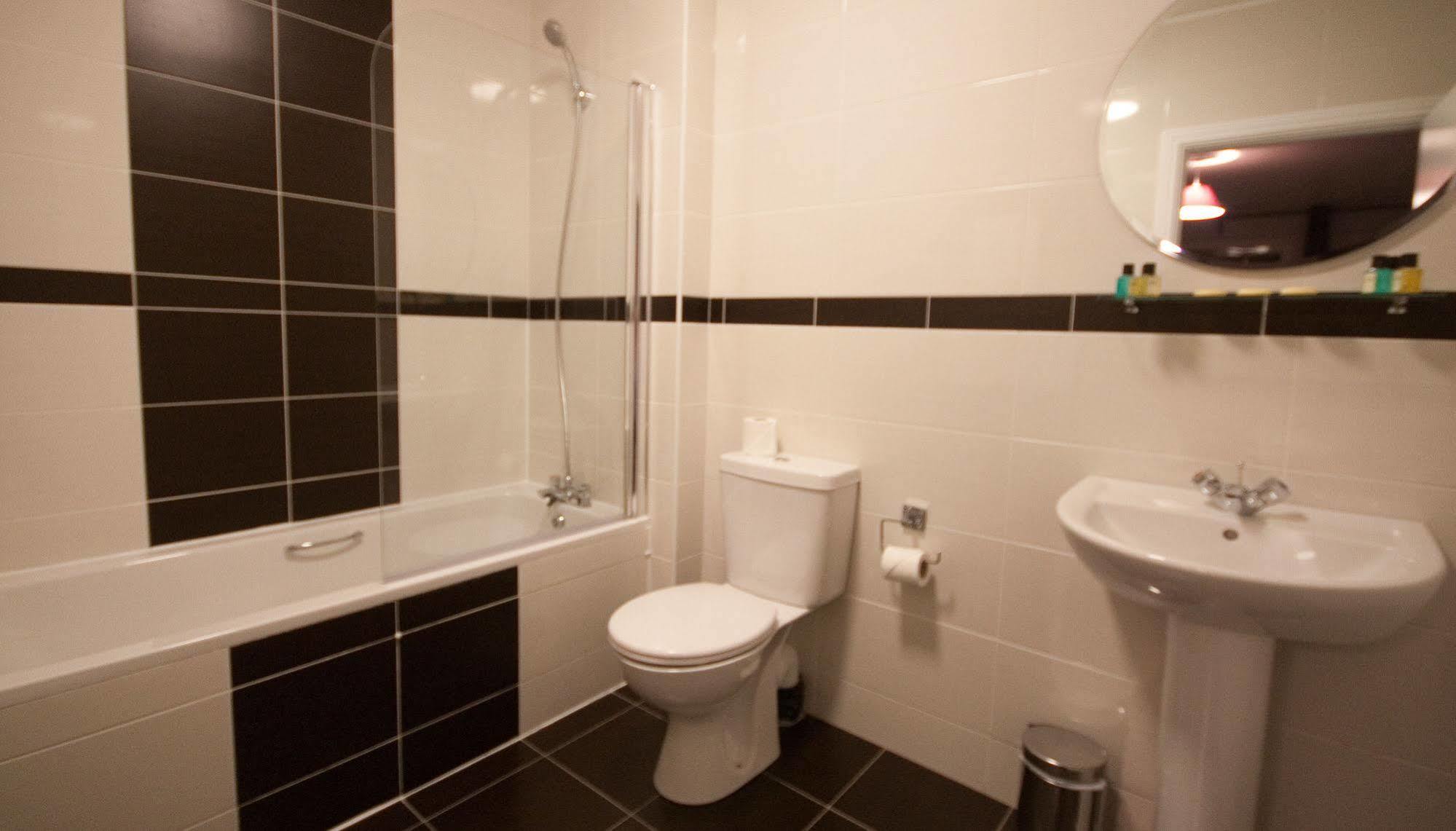 לינה וארוחת בוקר סוורדס Dublin Airport Manor By Thekeycollections מראה חיצוני תמונה